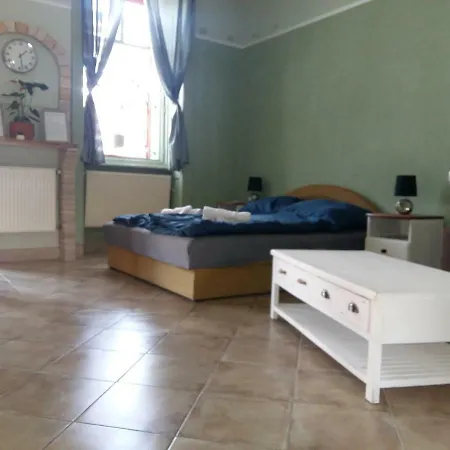 Kossuth Apartman Appartamento